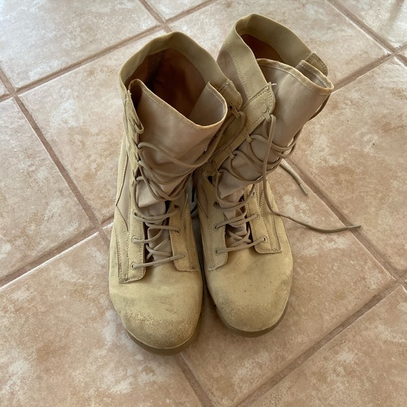 Nike Combat Boots - Picture 4 of 6